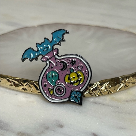 Halloween Magic Potion Pin - Picture 4 of 5
